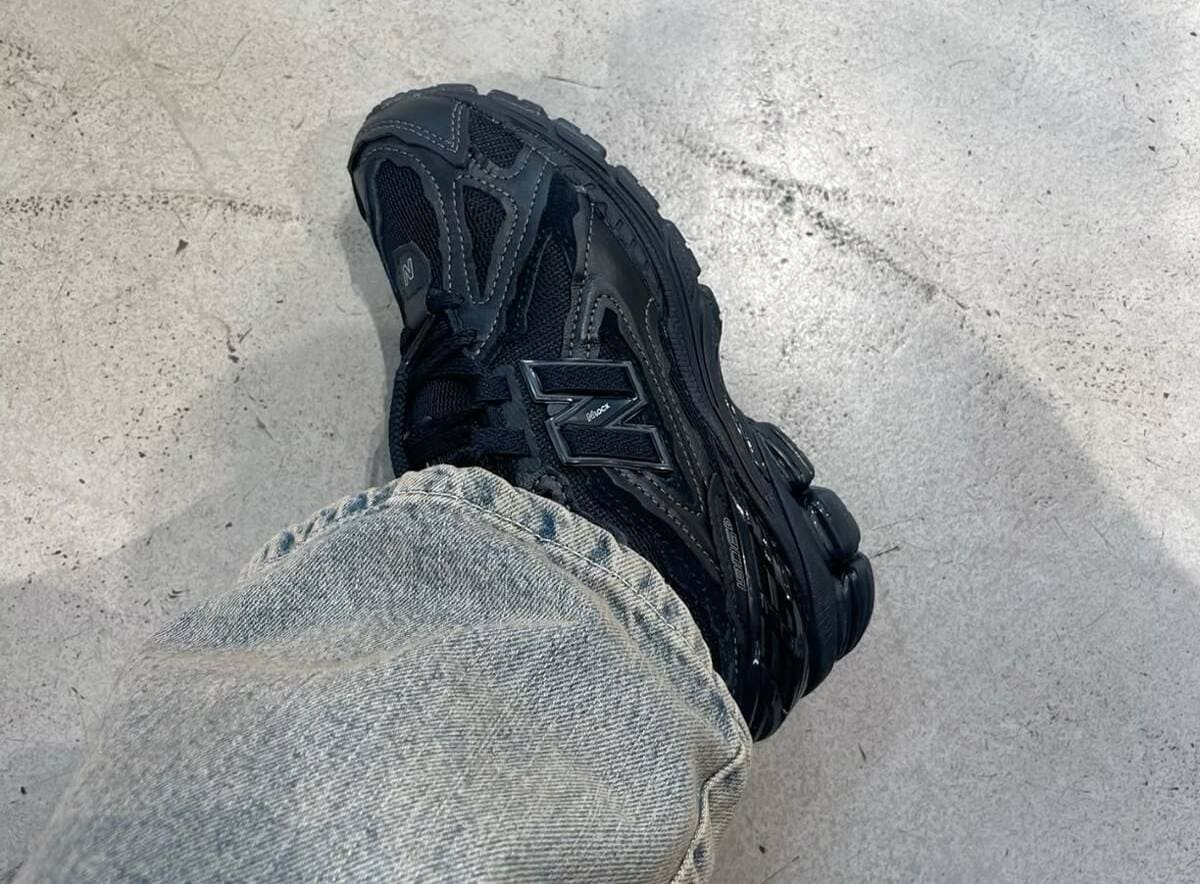 Chunky sneakers trend: Jak nosit dad shoes stylově