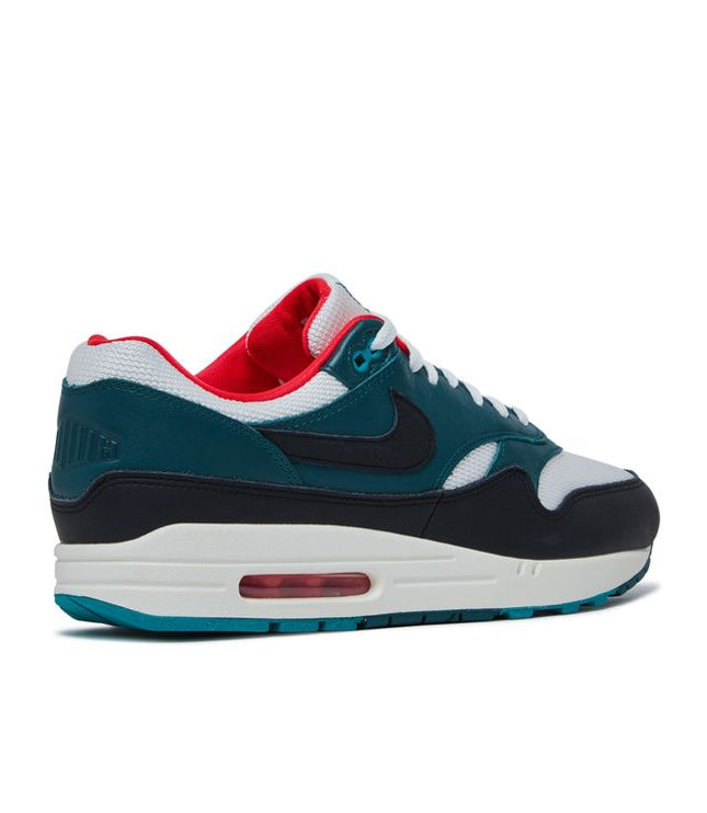 Nike Air Max 1 LeBron James Liverpool FC